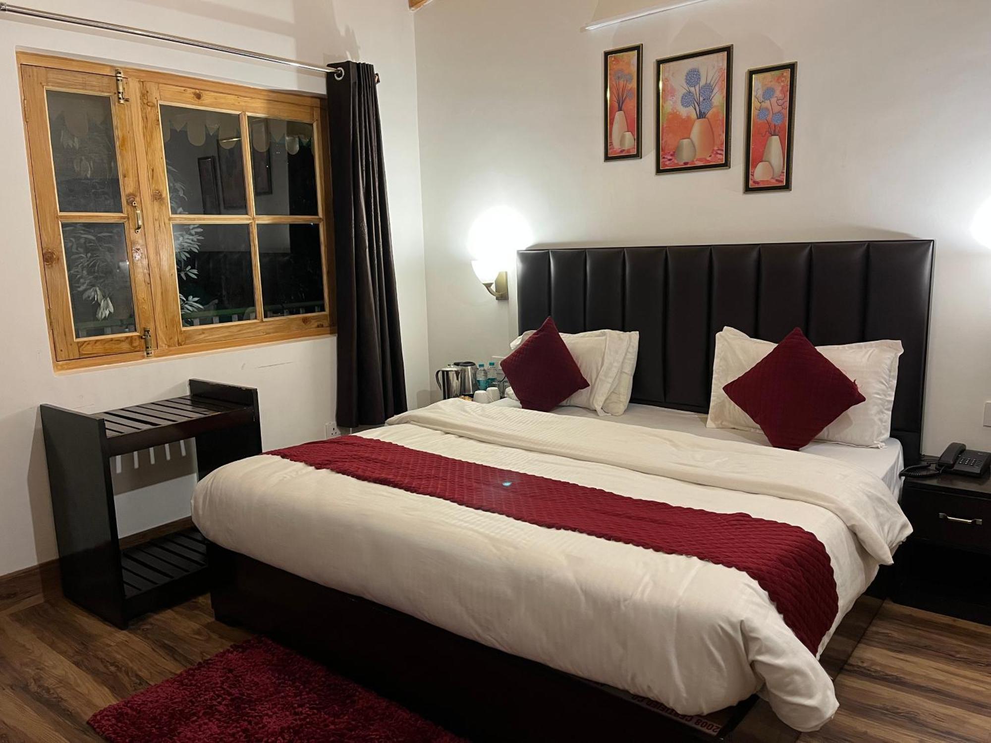 Cedar Woods Resort By Heyan Hotels Nainital Exteriör bild