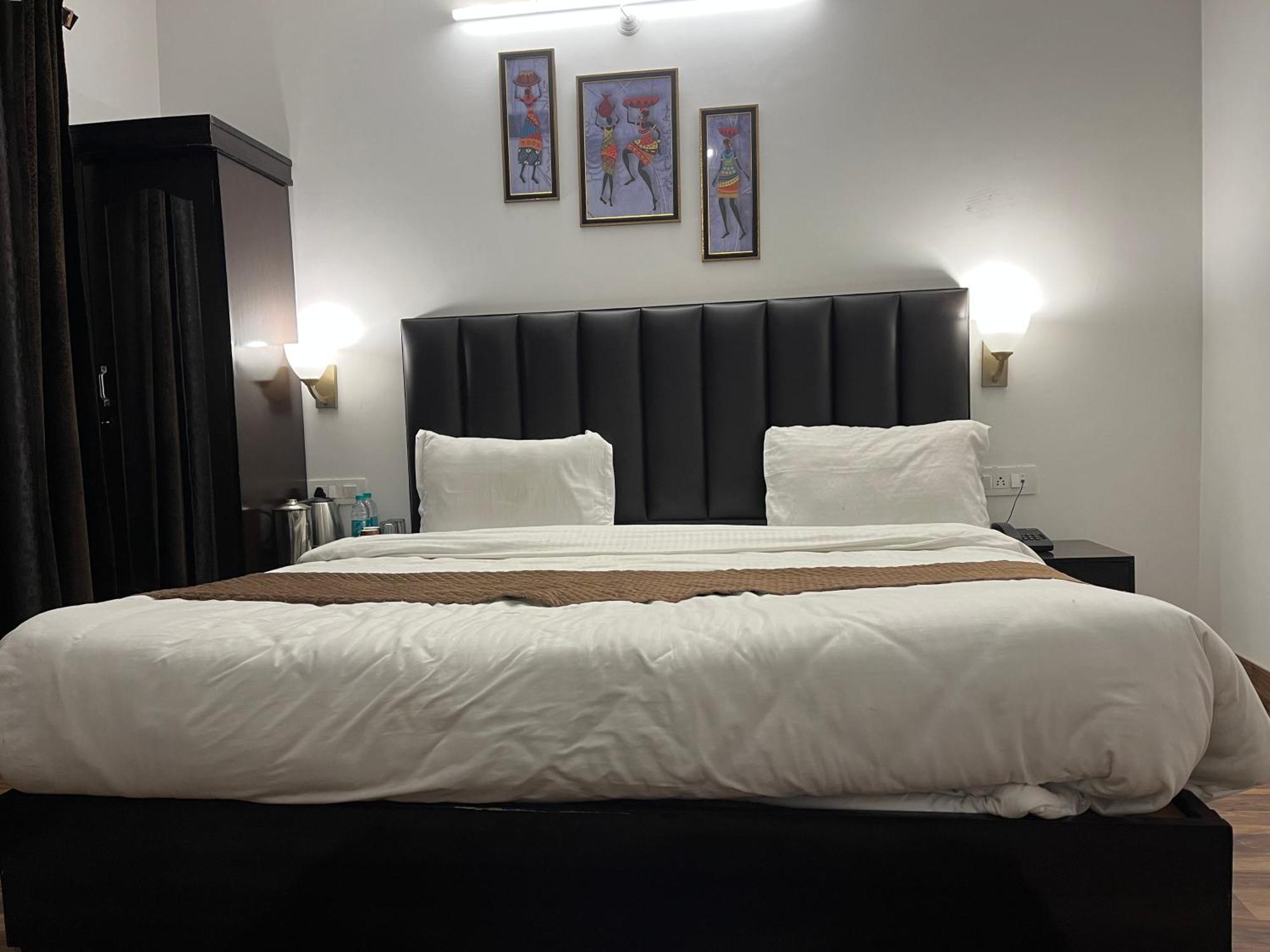 Cedar Woods Resort By Heyan Hotels Nainital Exteriör bild